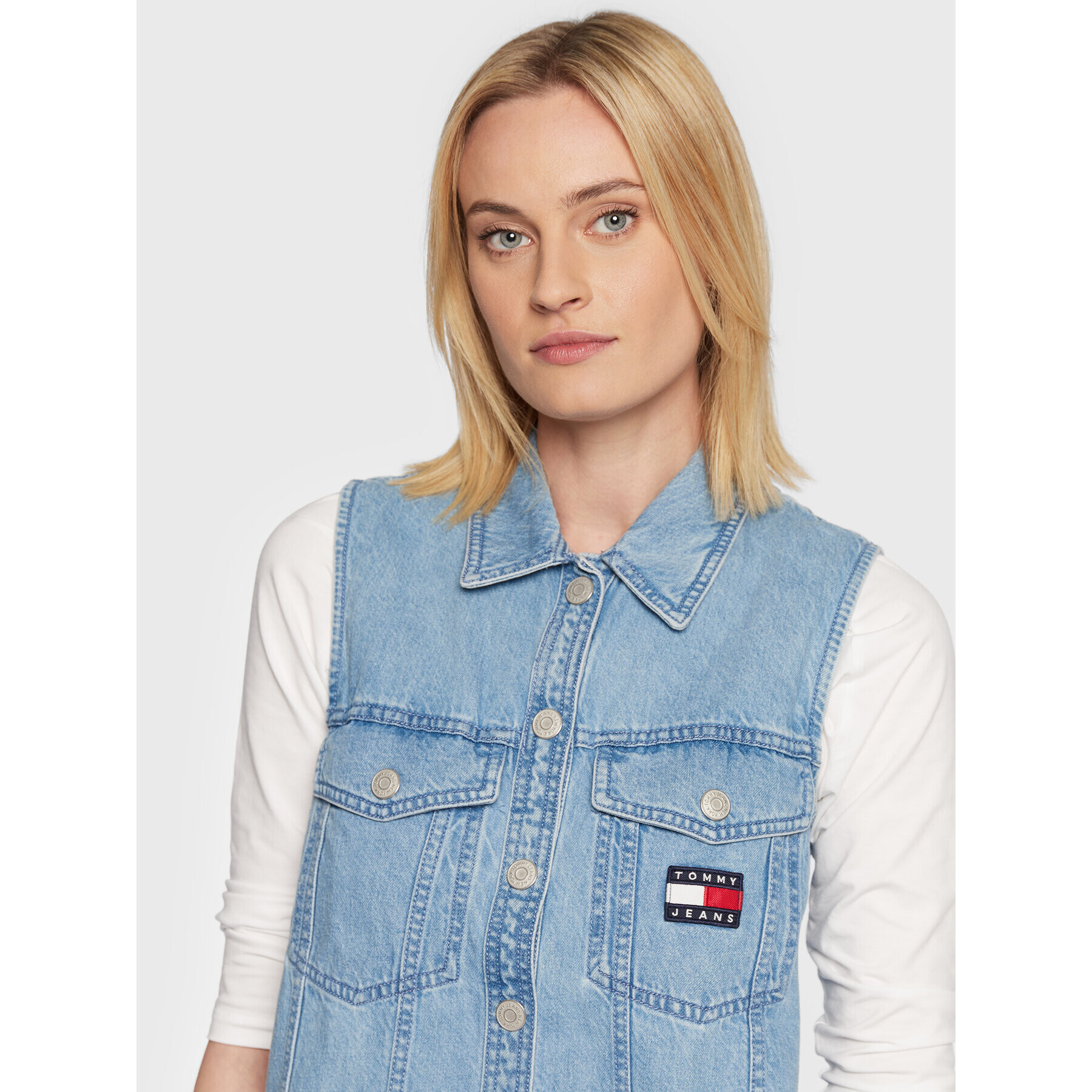 Tommy Jeans Džínsové šaty Badge DW0DW13600 Modrá Regular Fit - Pepit.sk