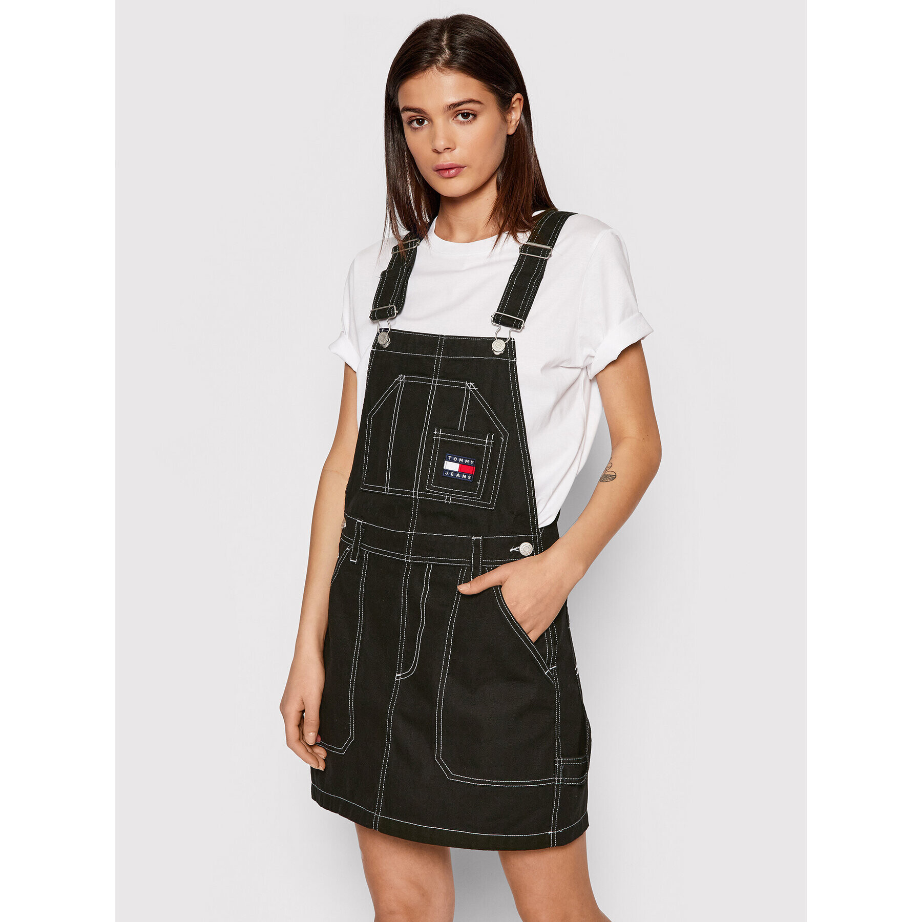 Tommy Jeans Džínsové šaty Stitch Dungaree DW0DW11858 Čierna Regular Fit - Pepit.sk