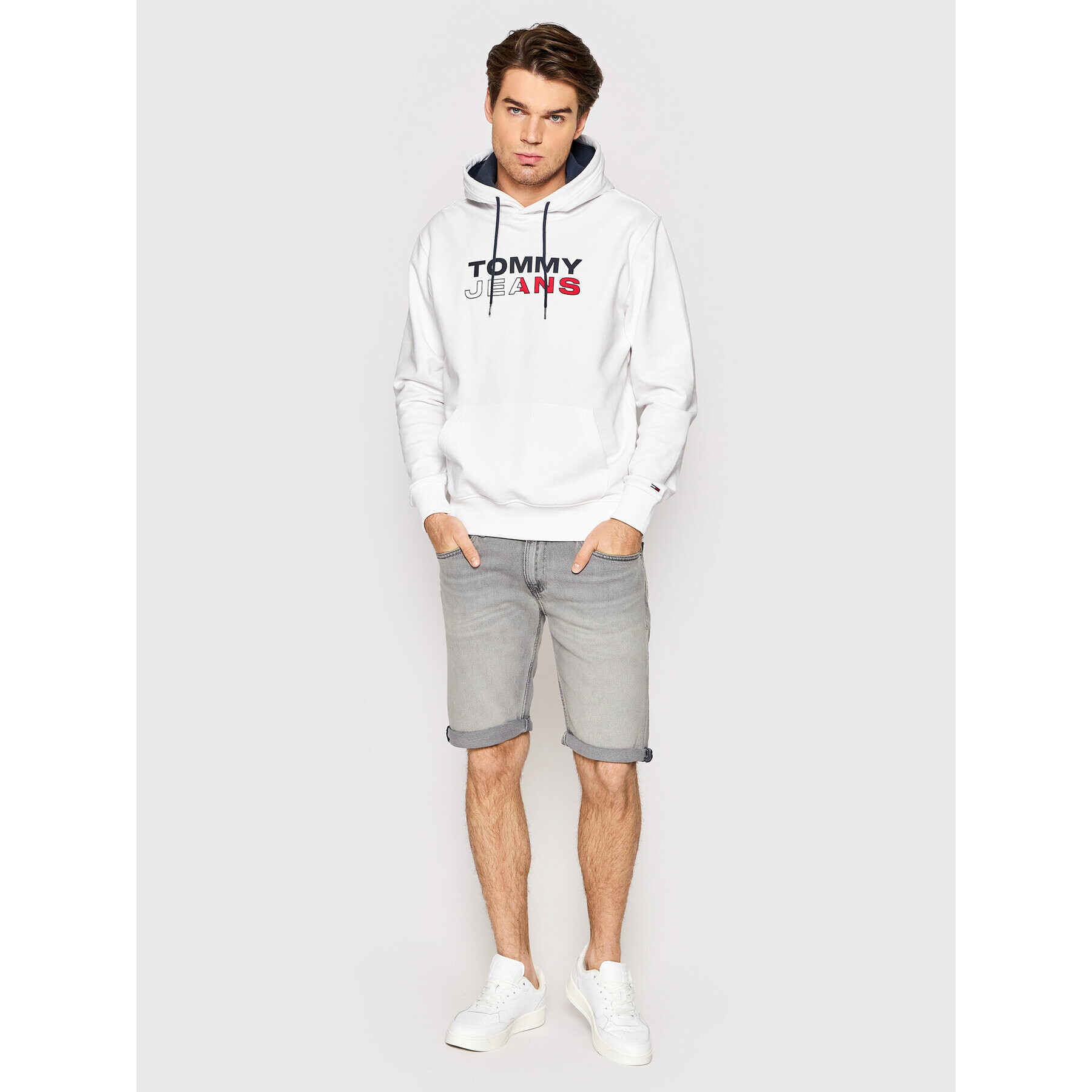 Tommy Jeans Džínsové šortky Ronnie DM0DM12744 Sivá Relaxed Fit - Pepit.sk