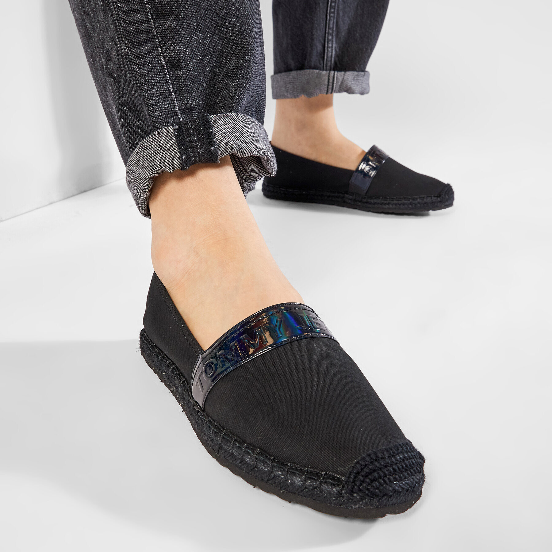 Tommy Jeans Espadrilky Iridescent Branding Espadrille EN0EN01277 Čierna - Pepit.sk