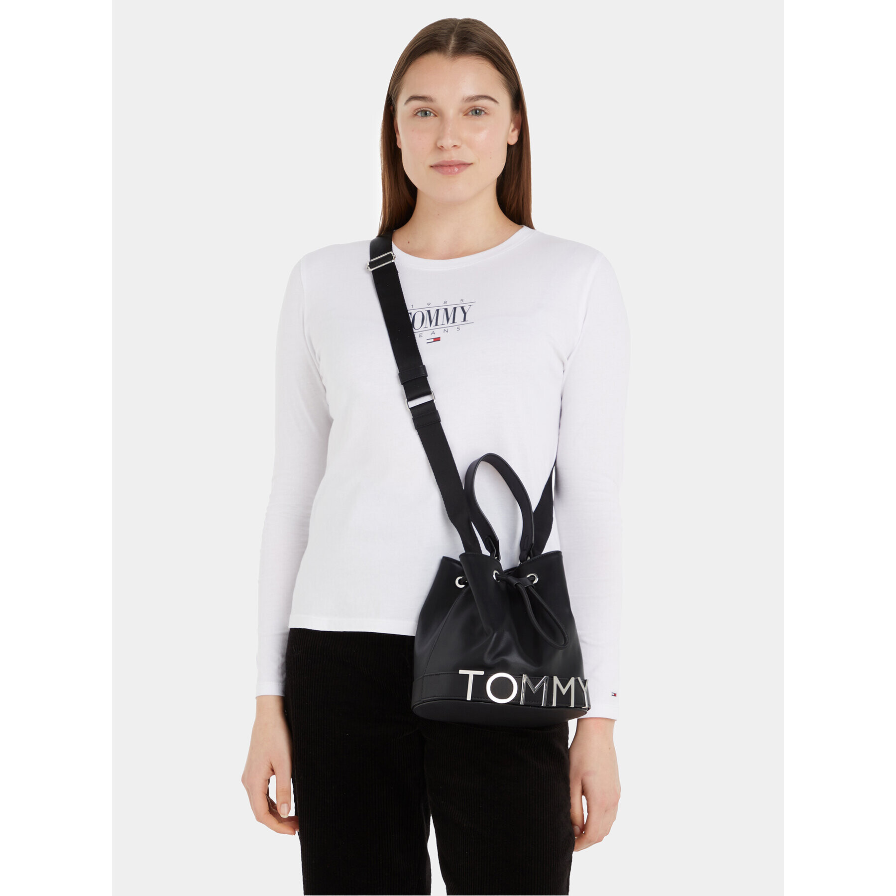 Tommy Jeans Kabelka Tjw Bold Bucket Bag AW0AW15430 Čierna - Pepit.sk