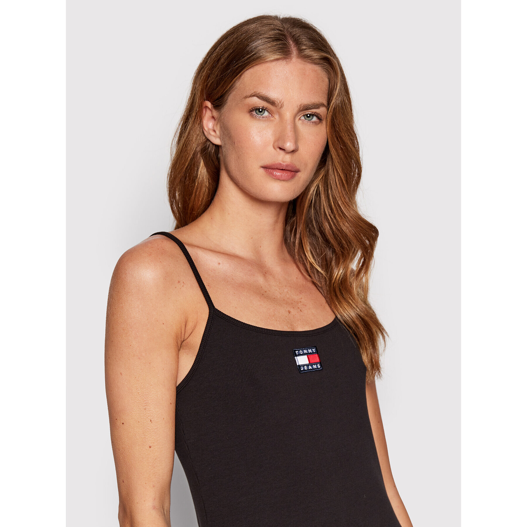 Tommy Jeans Letné šaty Strappy Badge Rib DW0DW12886 Čierna Slim Fit - Pepit.sk