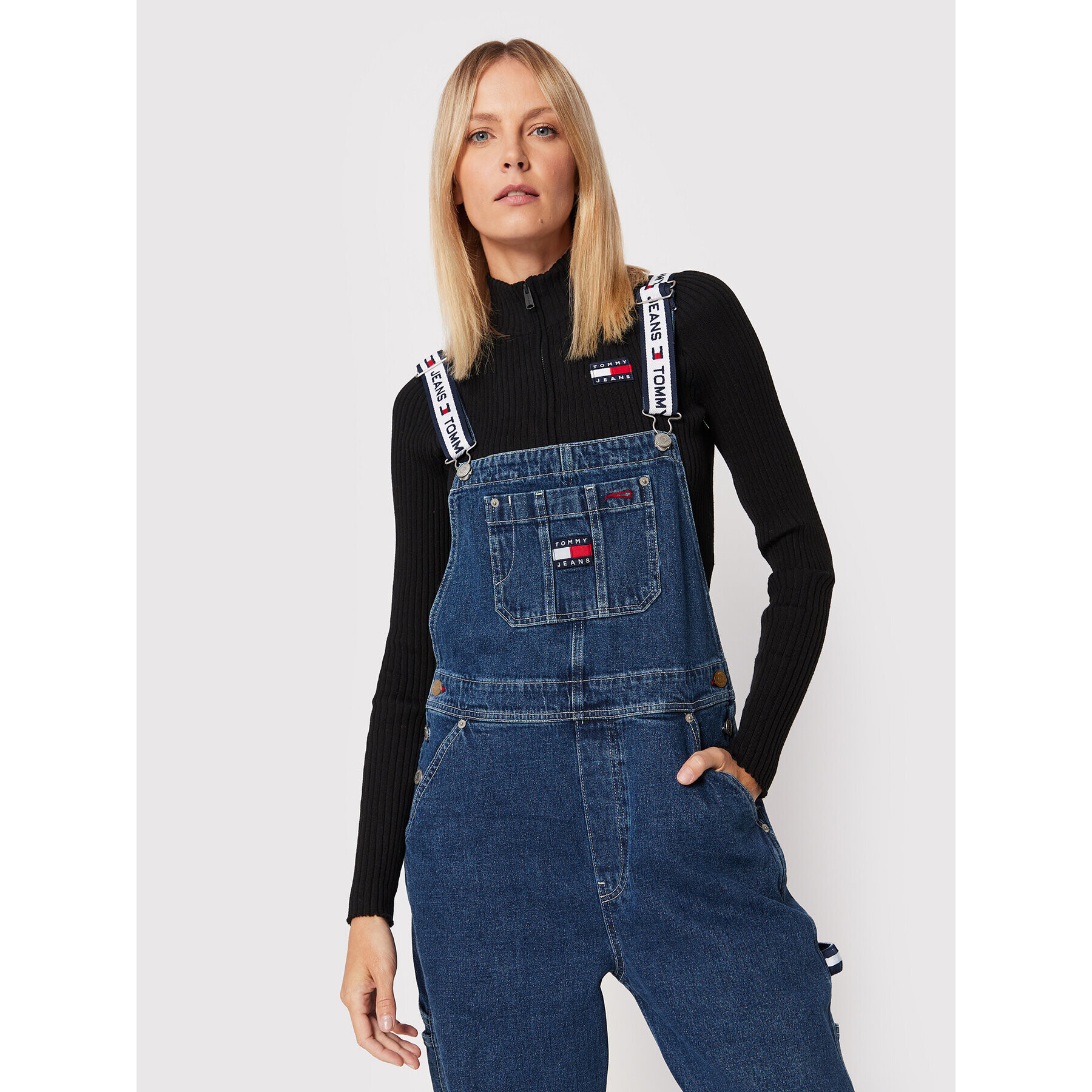 Tommy Jeans Nohavice na traky Tjw Denim Dungaree DW0DW13411 Tmavomodrá Relaxed Fit - Pepit.sk