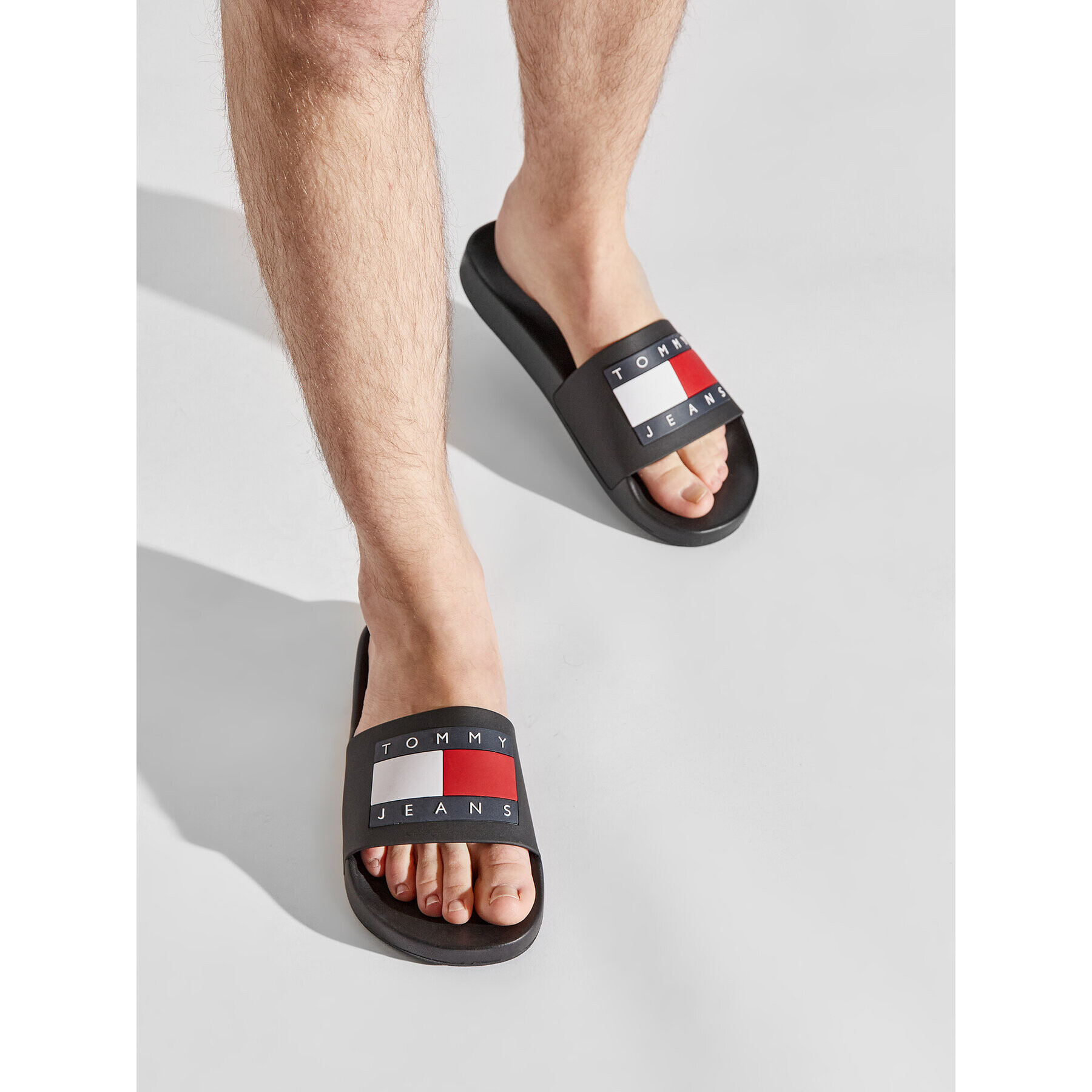 Tommy Jeans Šľapky Mens Flag Pool Slide EM0EM01021 Čierna - Pepit.sk