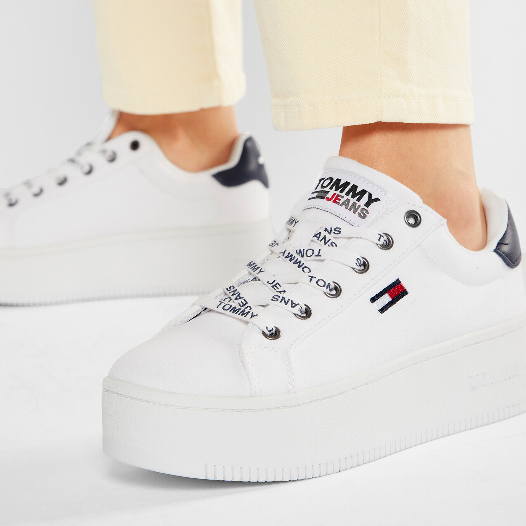 Tommy Jeans Sneakersy Iconic Essential Flatform EN0EN01358 Biela - Pepit.sk