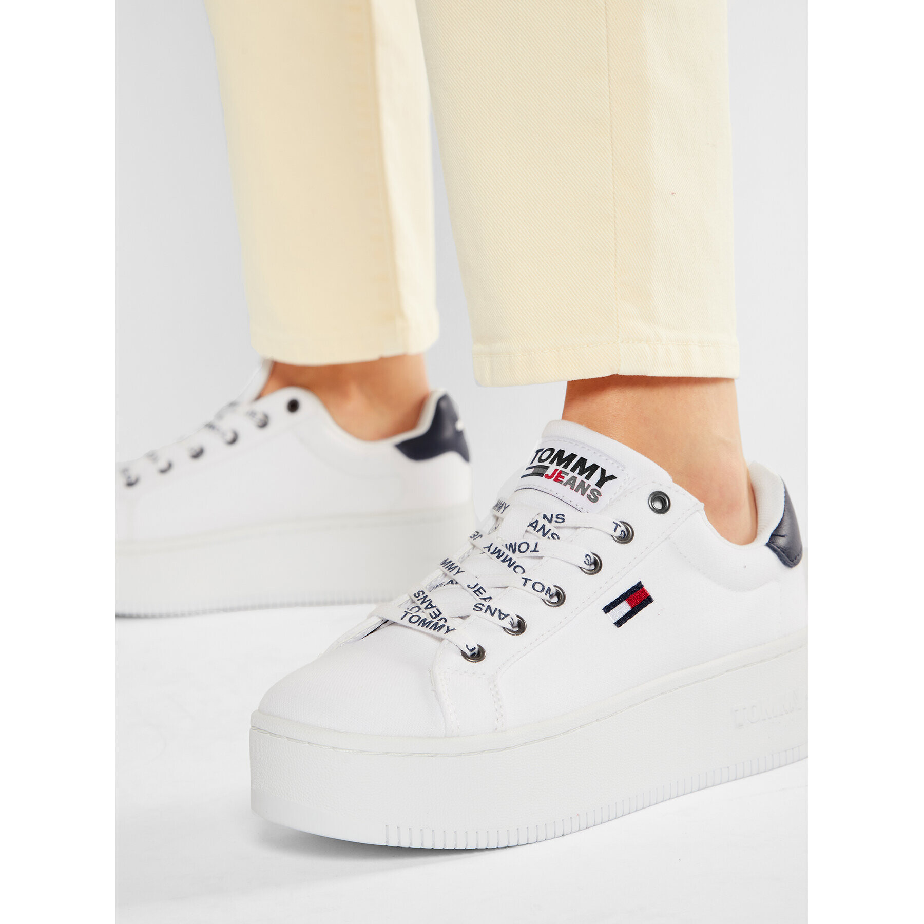 Tommy Jeans Sneakersy Iconic Essential Flatform EN0EN01358 Biela - Pepit.sk