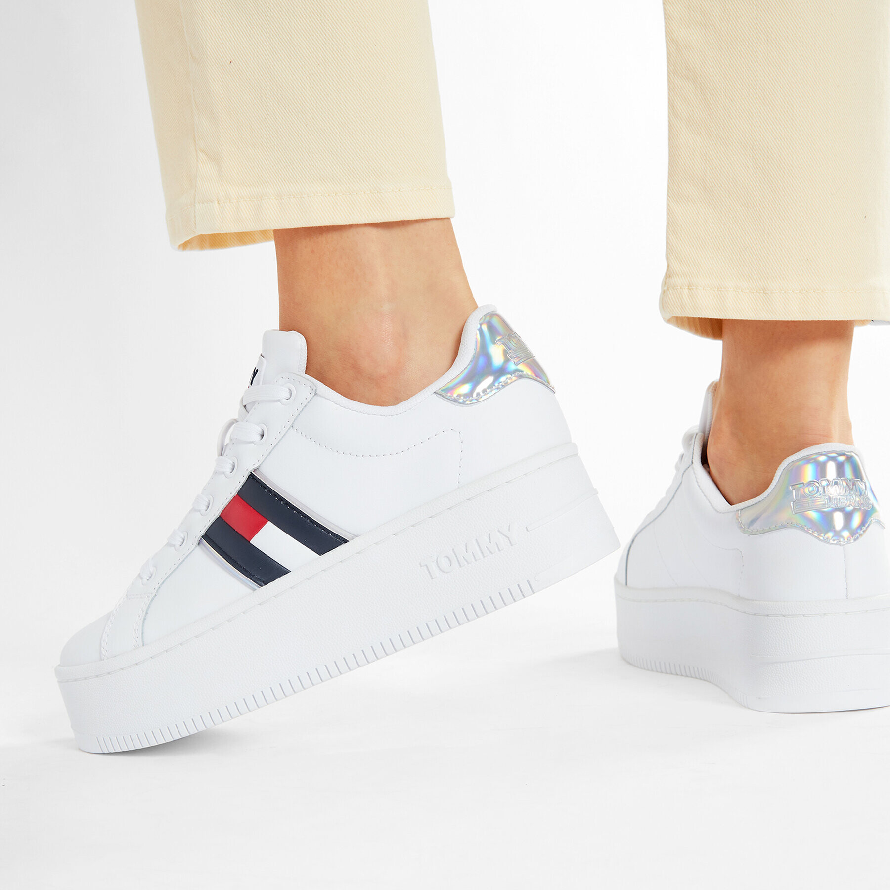 Tommy Jeans Sneakersy Iridescent Iconic Sneaker Biela - Pepit.sk