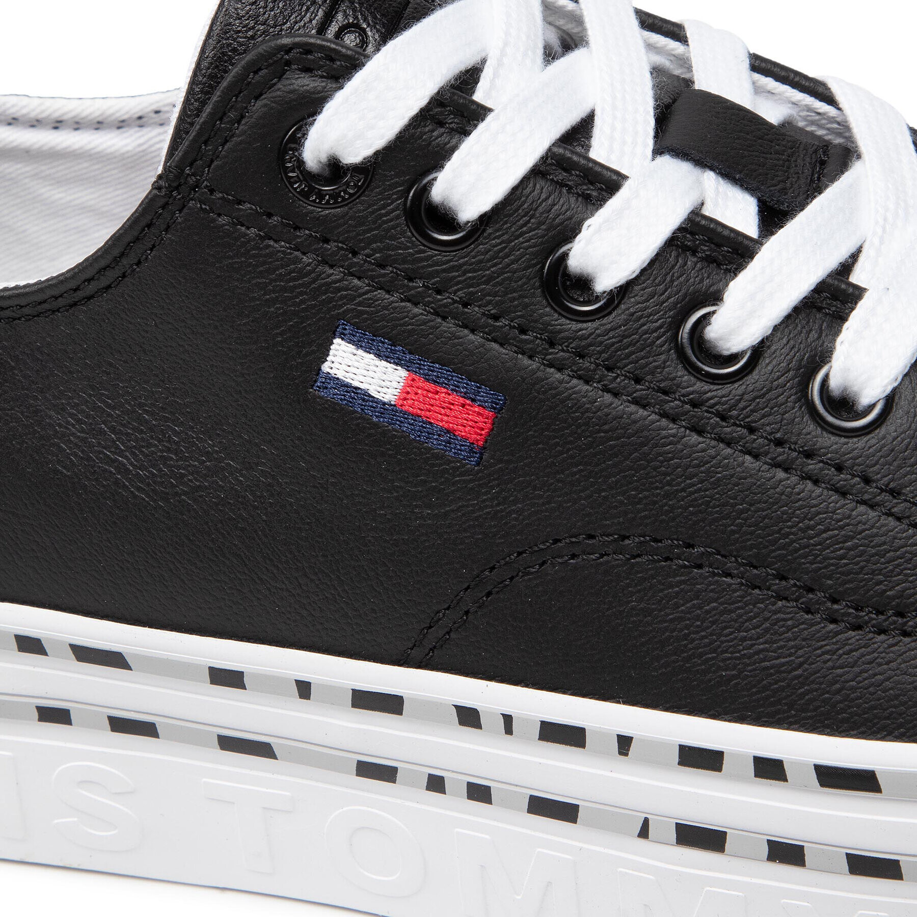 Tommy Jeans Sneakersy Platform Wild Animal Sneaker EN0EN01626 Čierna - Pepit.sk