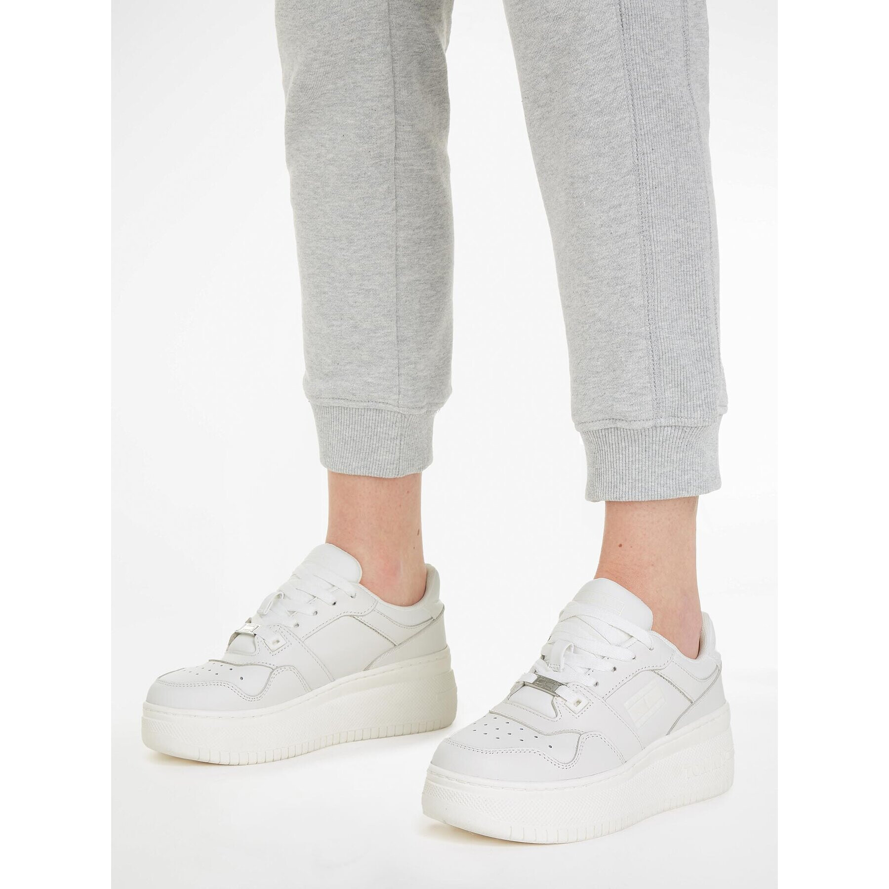 Tommy Jeans Sneakersy Tjw Retro Basket Flatform Charm EN0EN02245 Biela - Pepit.sk