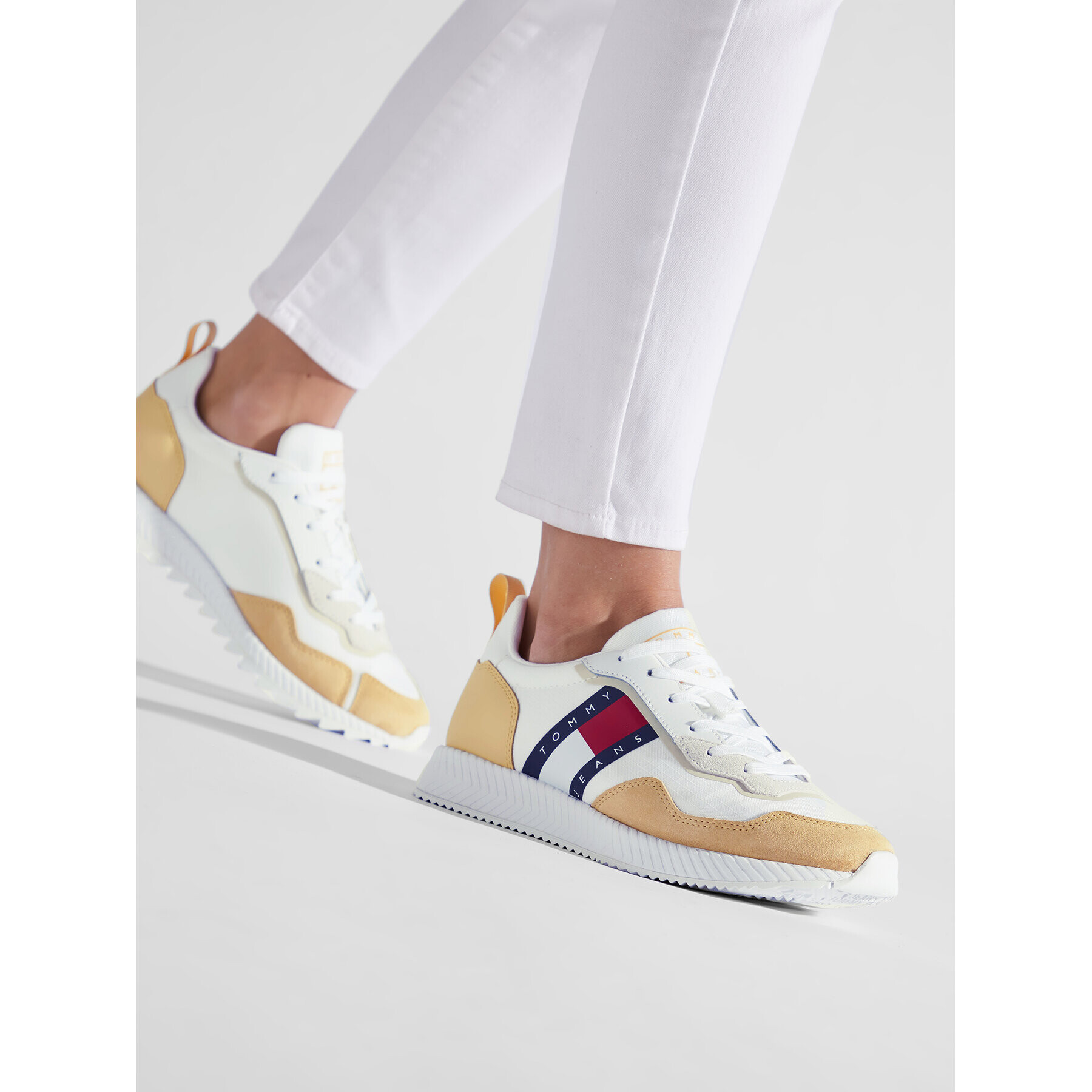 Tommy Jeans Sneakersy Track Cleat Wmn EN0EN01850 Biela - Pepit.sk