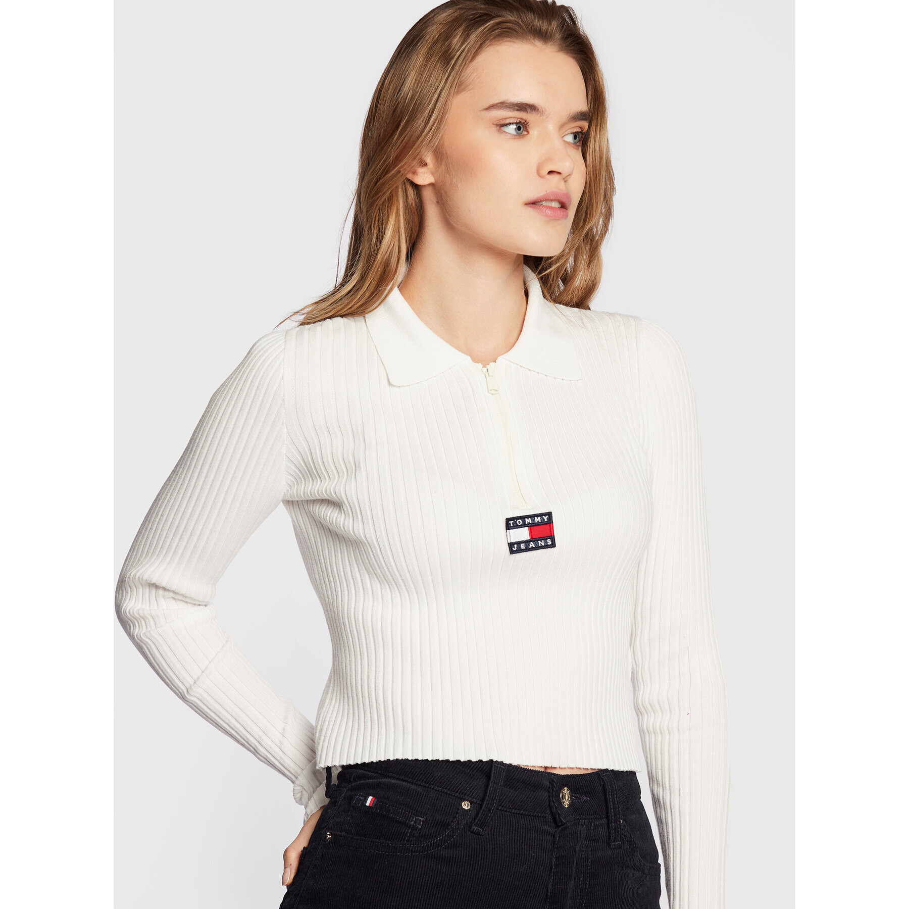 Tommy Jeans Sveter Badge DW0DW14260 Écru Slim Fit - Pepit.sk