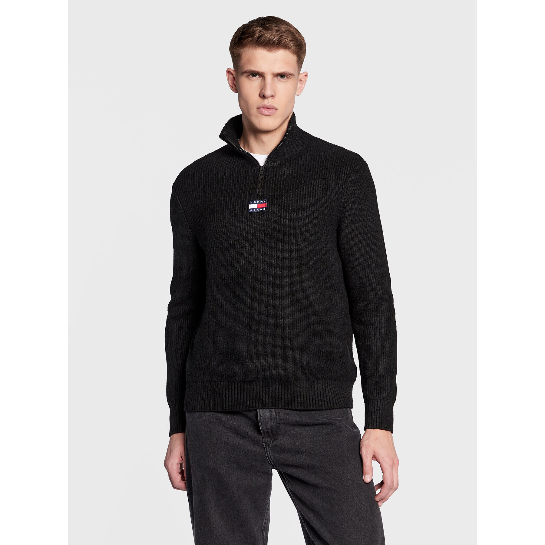 Tommy Jeans Sveter Badge Zip Mock DM0DM15383 Čierna Relaxed Fit - Pepit.sk