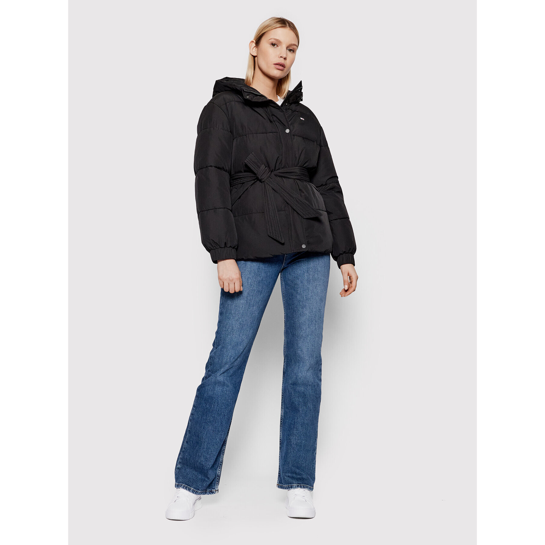 Tommy Jeans Vatovaná bunda Belted Puffer DW0DW11101 Čierna Regular Fit - Pepit.sk