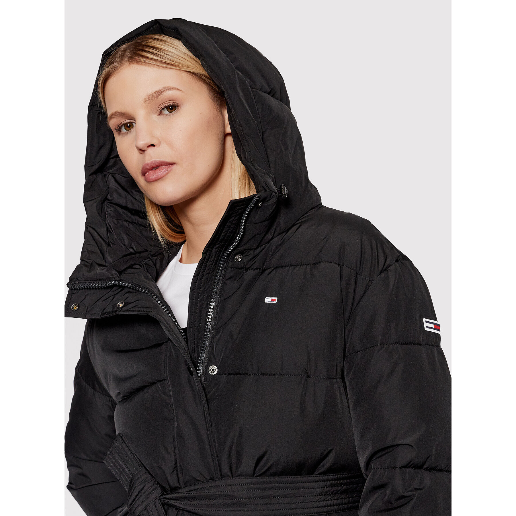 Tommy Jeans Vatovaná bunda Belted Puffer DW0DW11101 Čierna Regular Fit - Pepit.sk