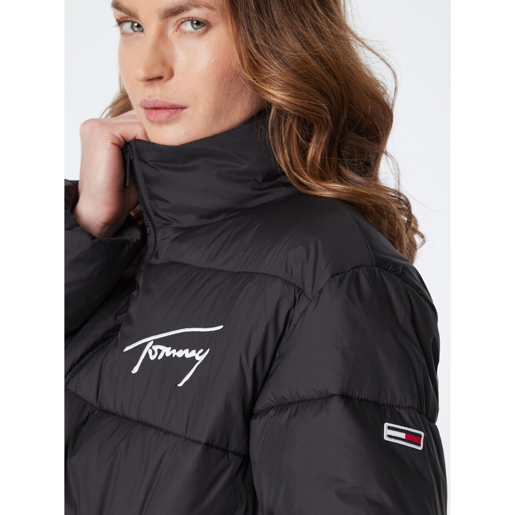 Tommy Jeans Vatovaná bunda Signature Modern DW0DW14660 Čierna Regular Fit - Pepit.sk