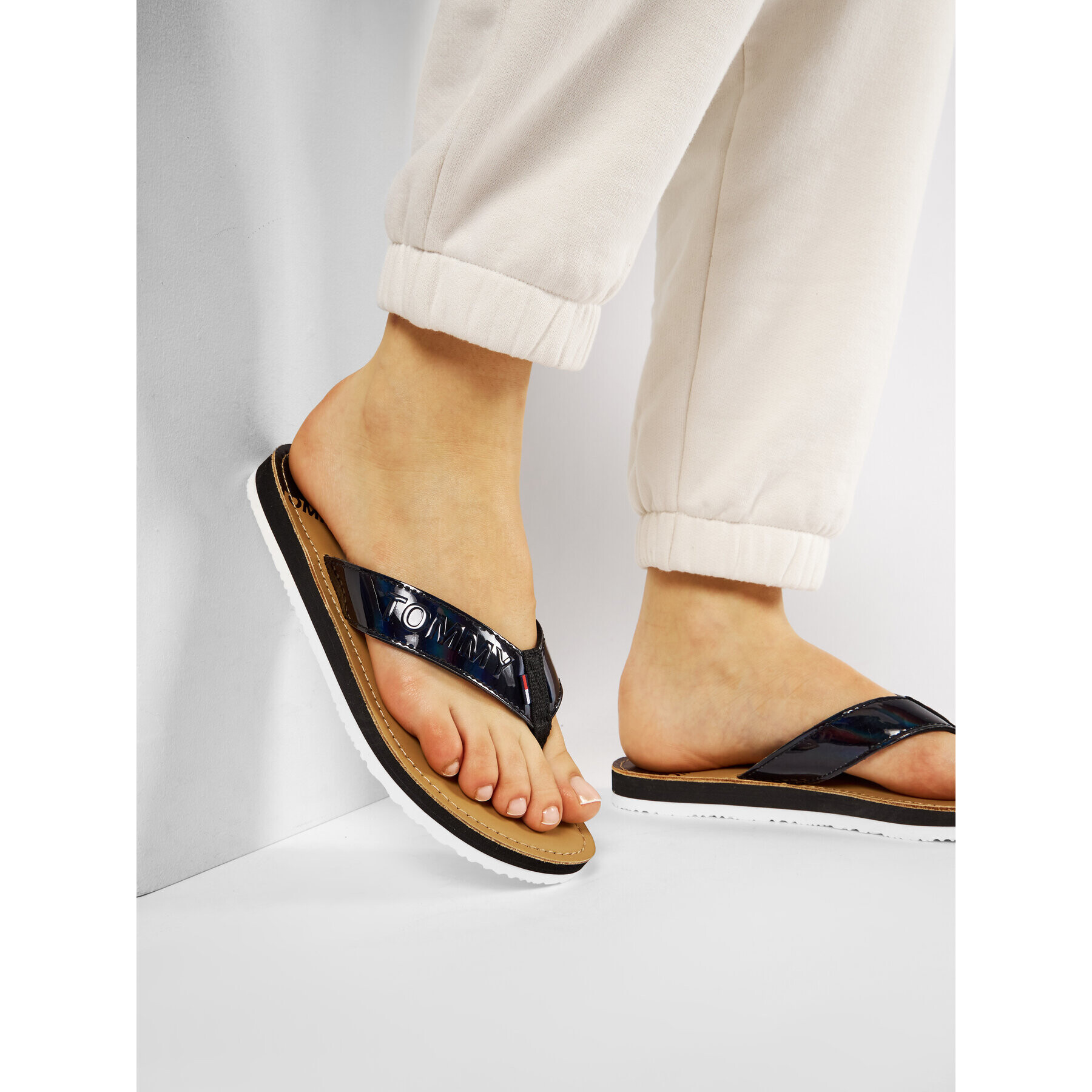 Tommy Jeans Žabky Iridescent Beach Sandal EN0EN01298 Čierna - Pepit.sk