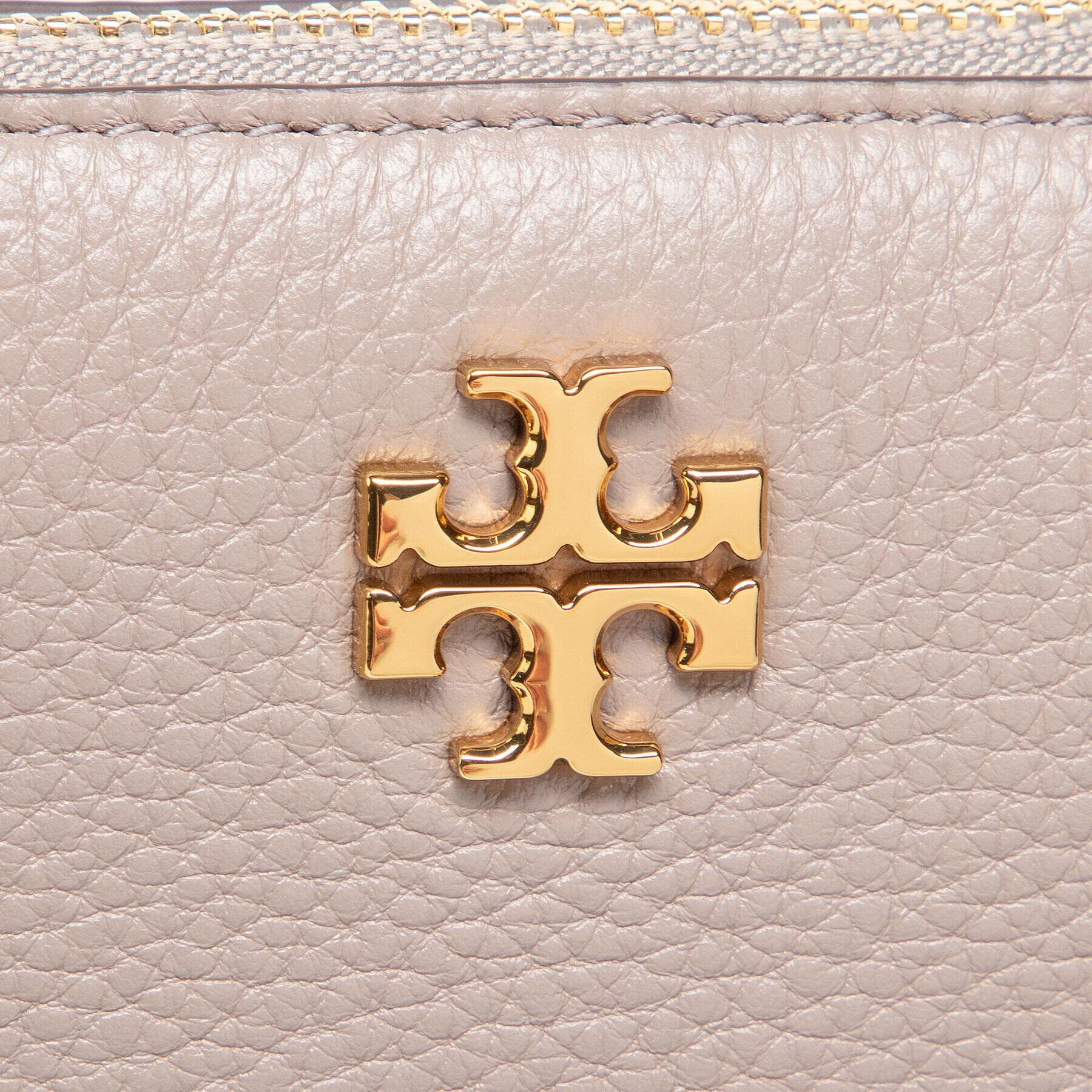 Tory Burch Kabelka Kira Pabbled Top-Zip Crossbody 61385 Sivá - Pepit.sk