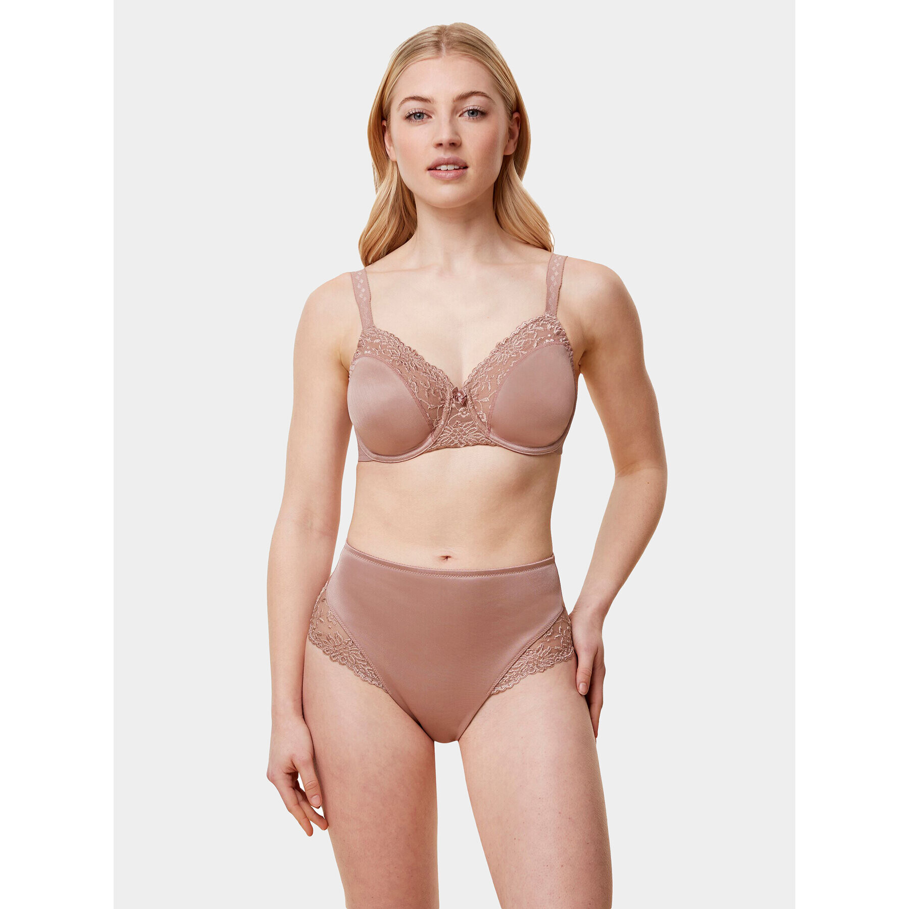 Triumph Klasické nohavičky s vysokým pásom Ladyform Soft Maxi 10210671 Béžová - Pepit.sk