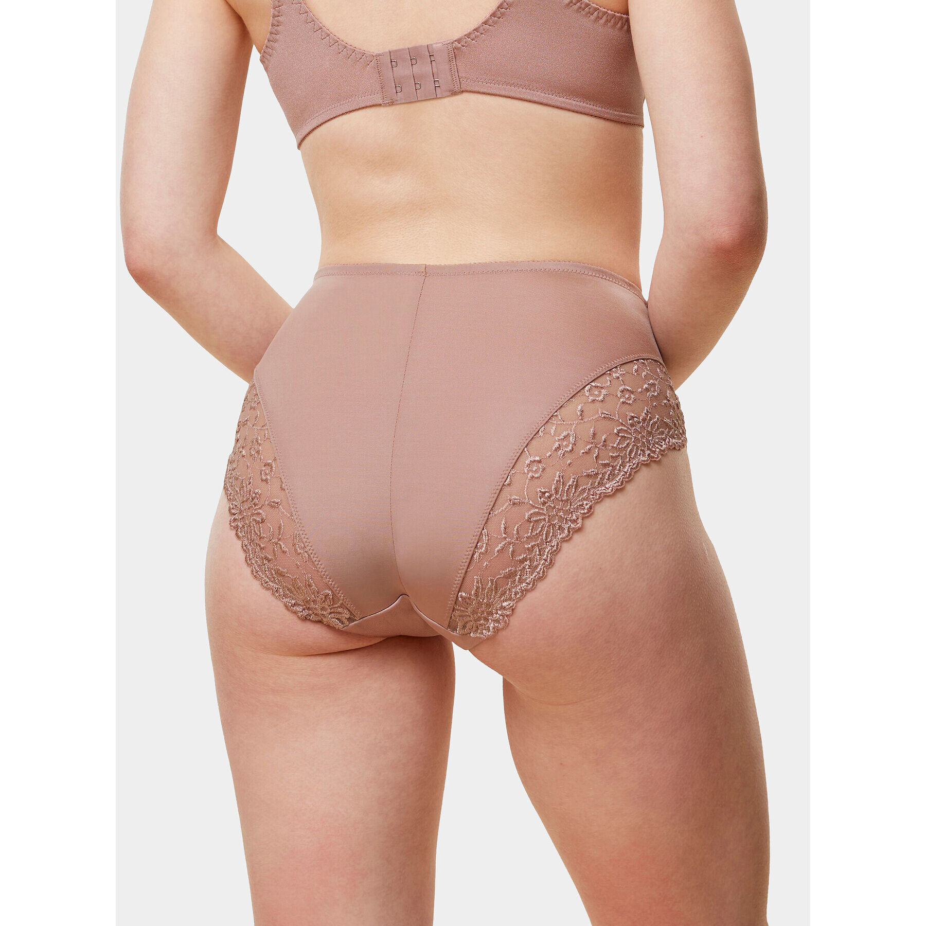 Triumph Klasické nohavičky s vysokým pásom Ladyform Soft Maxi 10210671 Béžová - Pepit.sk