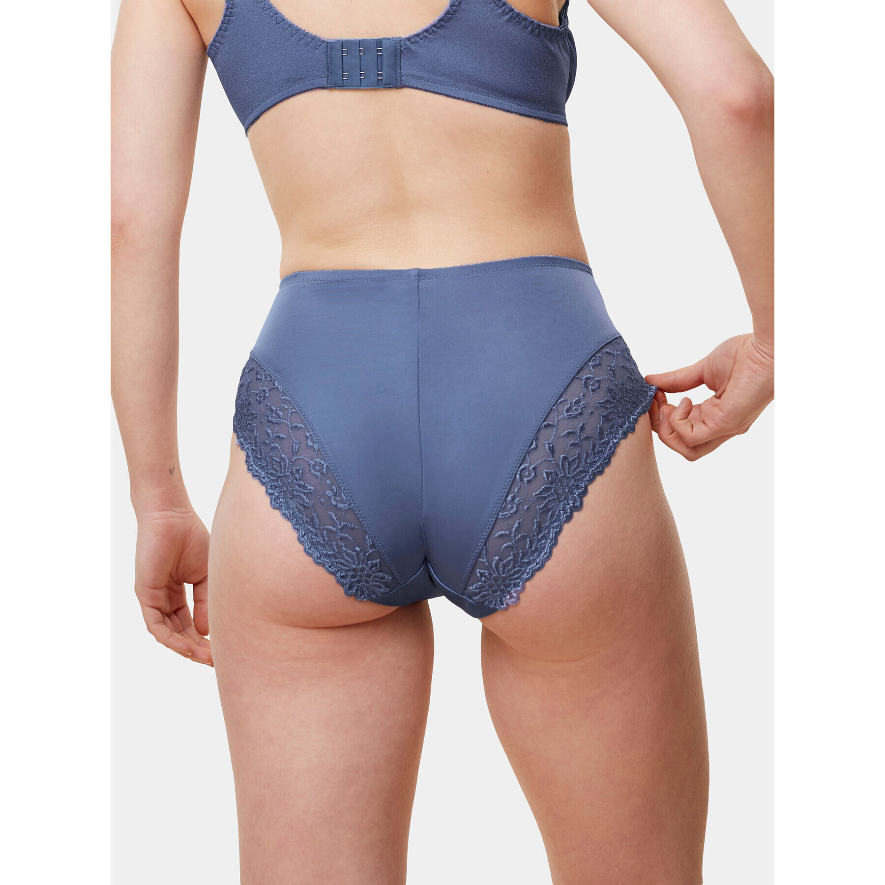 Triumph Klasické nohavičky s vysokým pásom Ladyform Soft Maxi 10210671 Modrá - Pepit.sk