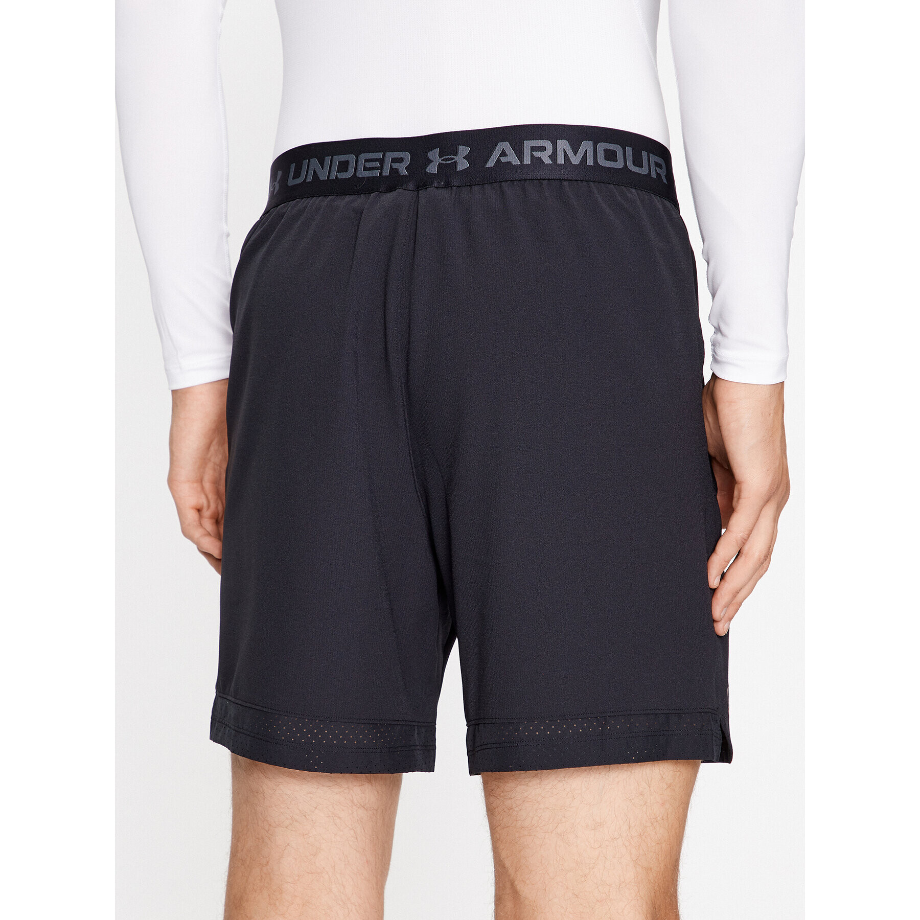 Under Armour Športové kraťasy Ua Vanish Woven 6In Shorts 1373718 Čierna Fitted Fit - Pepit.sk