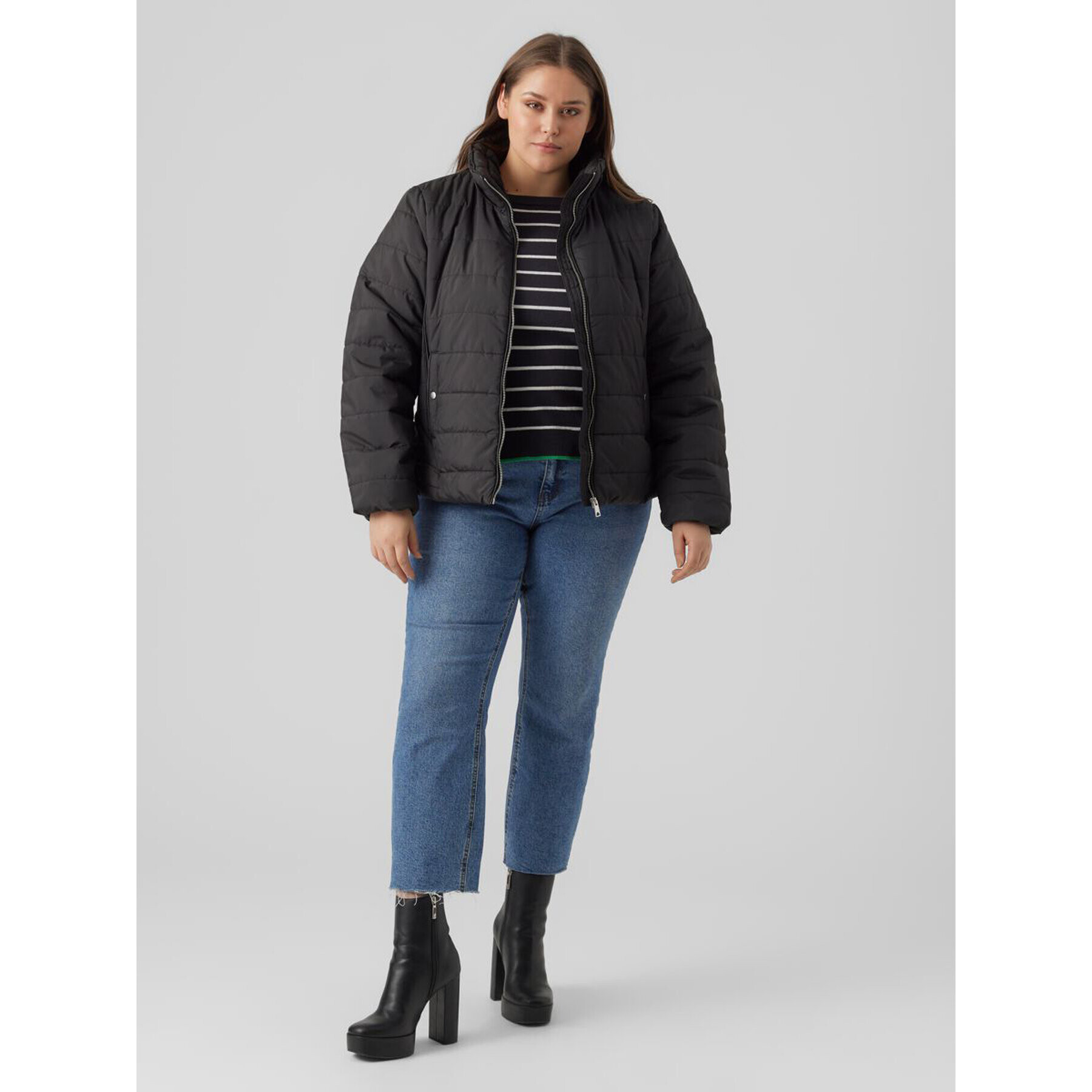 Vero Moda Curve Vatovaná bunda Clarisa 10276499 Čierna Regular Fit - Pepit.sk