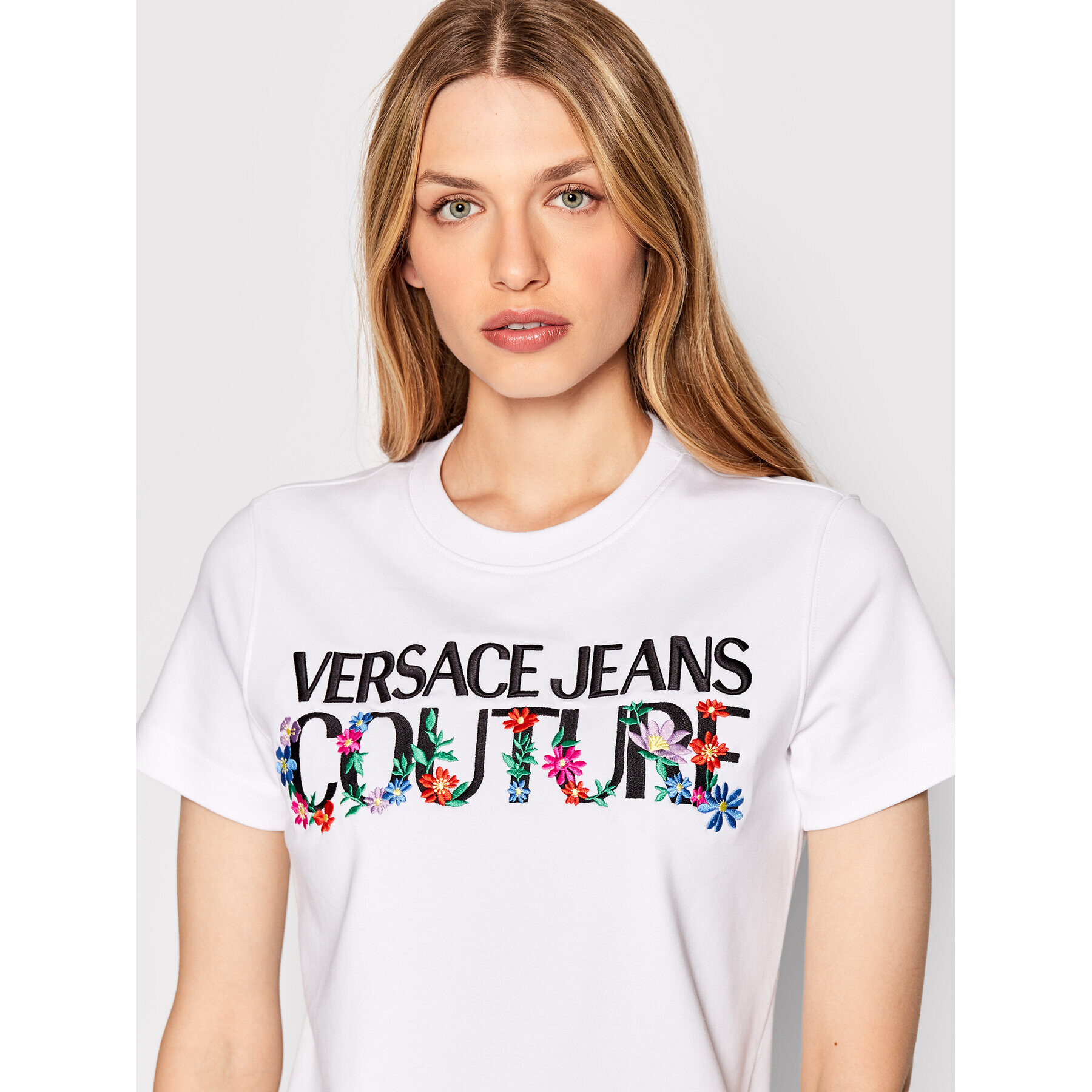 Versace Jeans Couture Každodenné šaty Logo Flower 72HAOT11 Biela Regular Fit - Pepit.sk