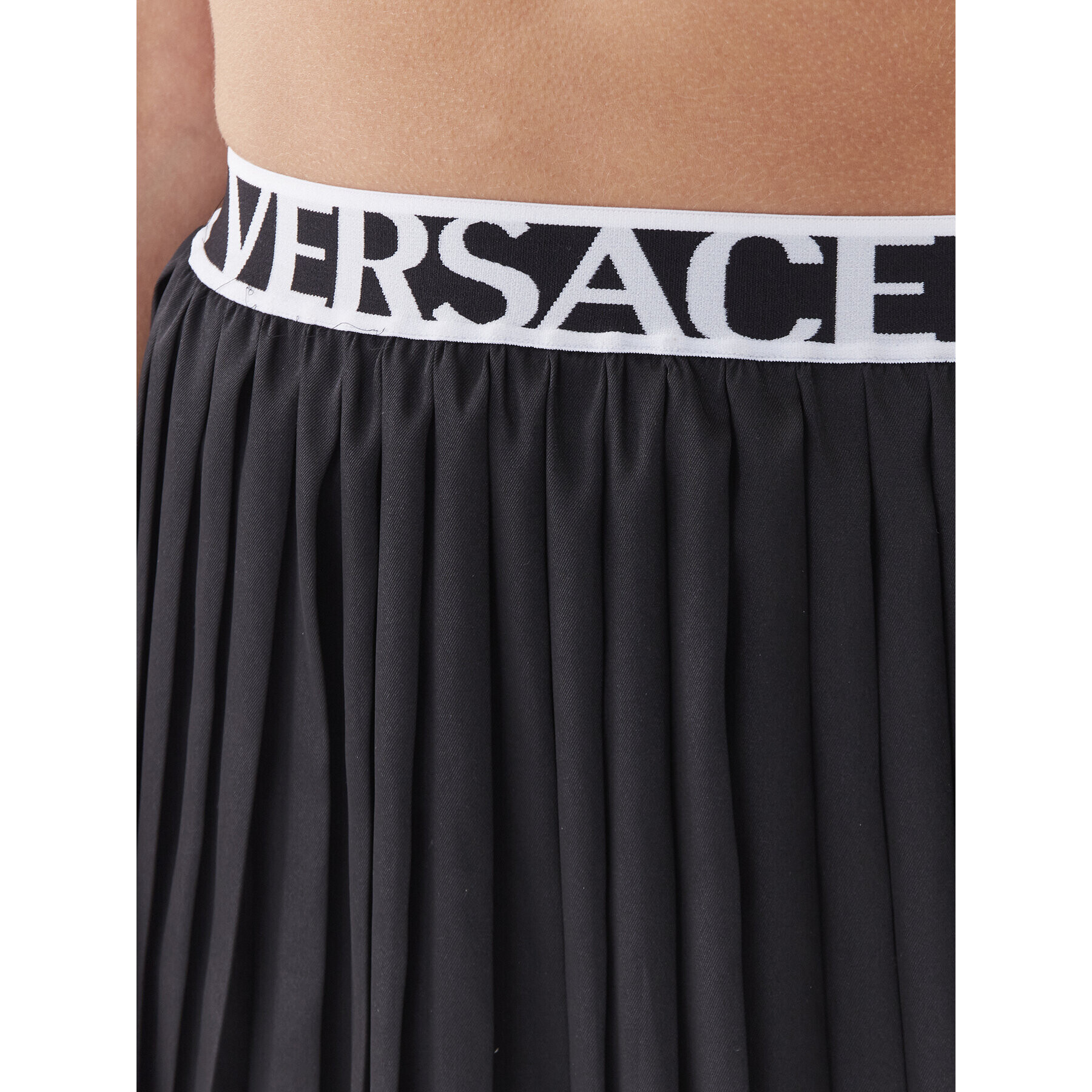 Versace Jeans Couture Plisovaná sukňa 74HAE820 Čierna Regular Fit - Pepit.sk