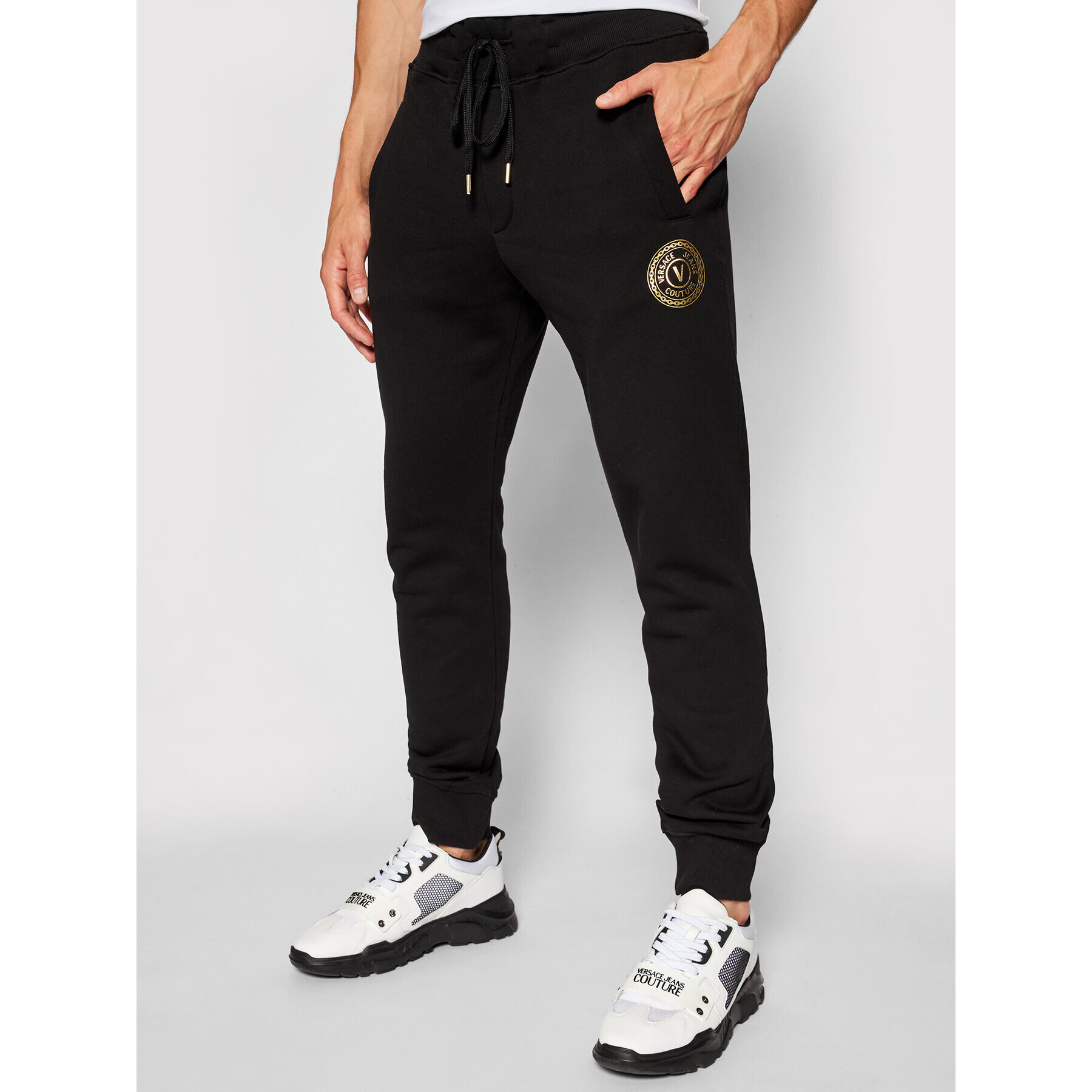 Versace Jeans Couture Teplákové nohavice Emblem Foil 71GAAT03 Čierna Regular Fit - Pepit.sk