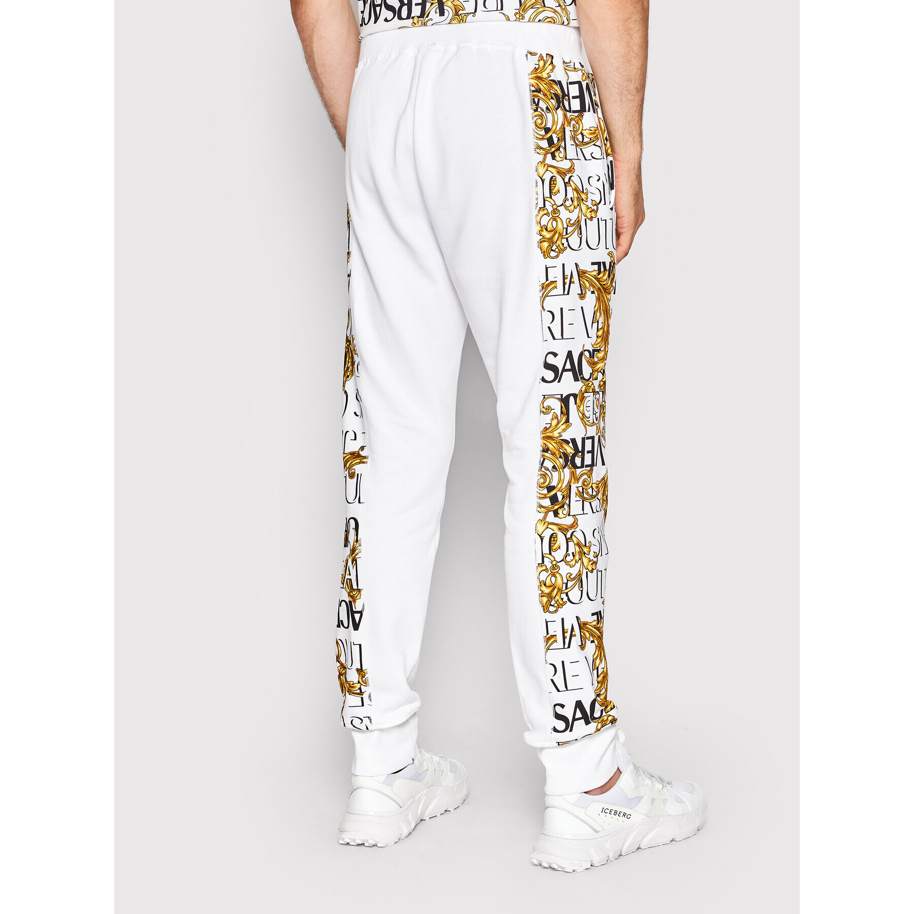 Versace Jeans Couture Teplákové nohavice Logo Baroque 73GAA3C0 Biela Regular Fit - Pepit.sk