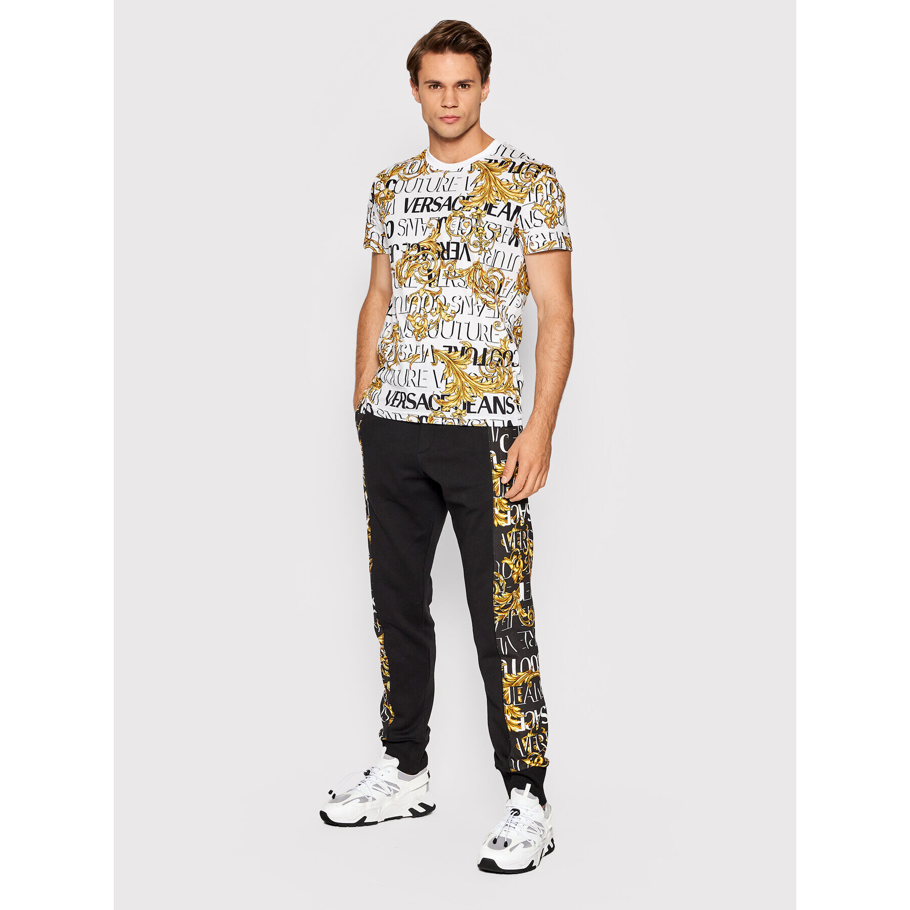 Versace Jeans Couture Teplákové nohavice Logo Baroque 73GAA3C0 Čierna Regular Fit - Pepit.sk